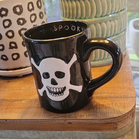 Skull And Crossbones Spooky Halloween  Mug - Picture 1 of 4